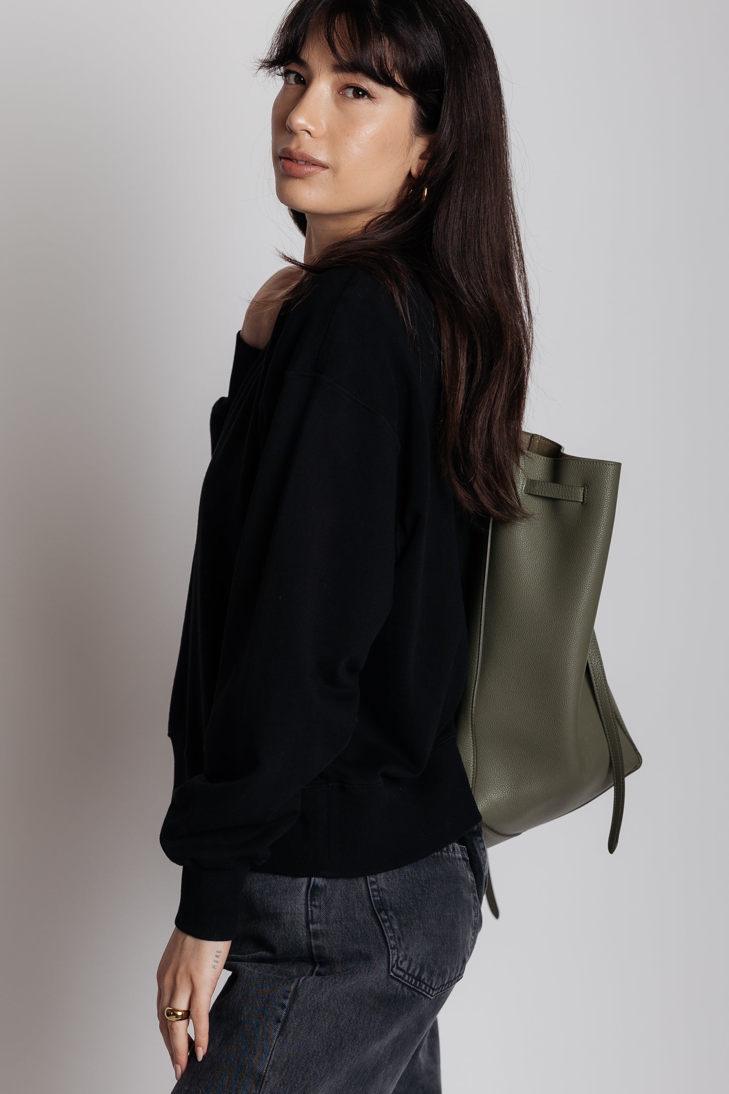 black libris sweater