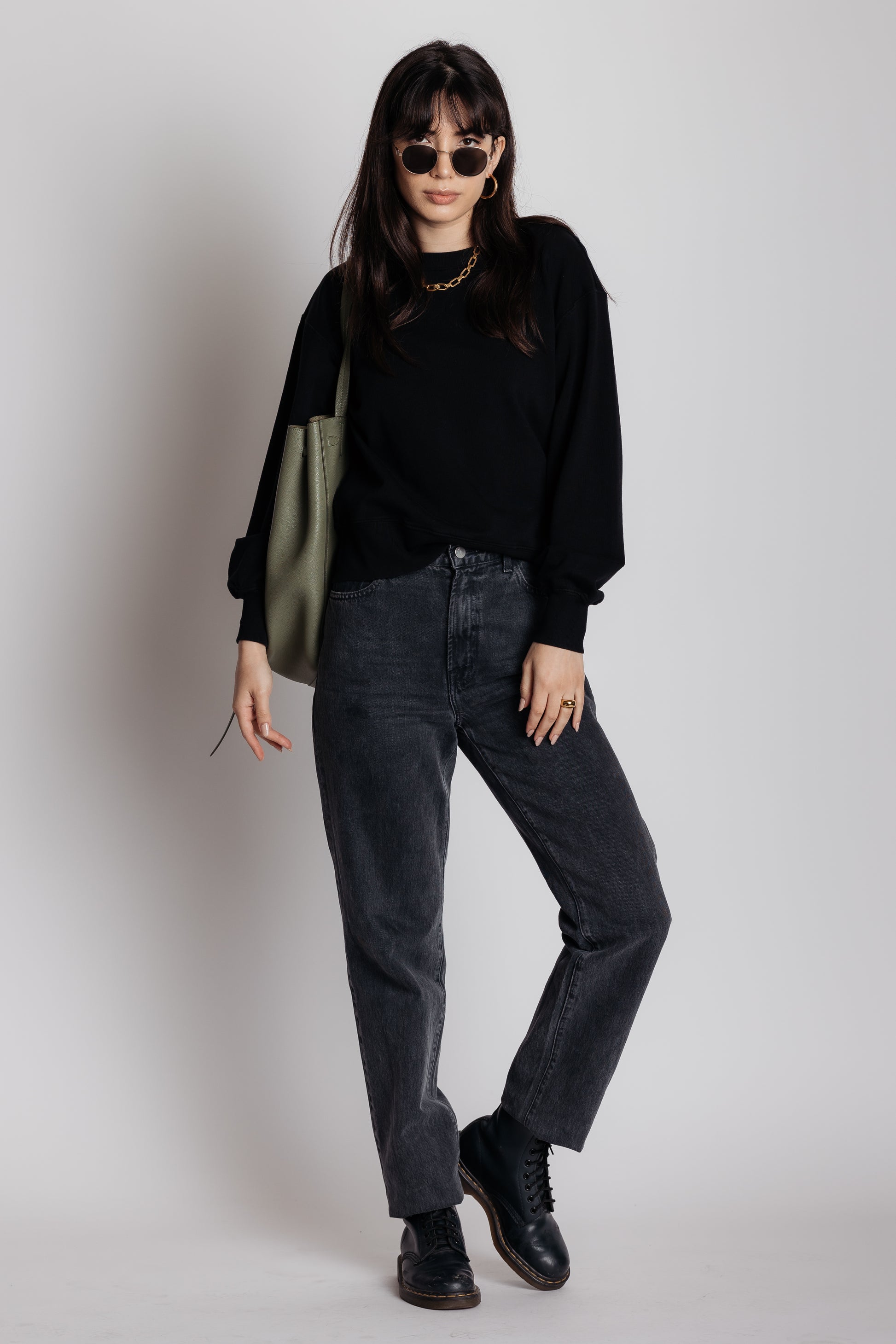 black libris sweater